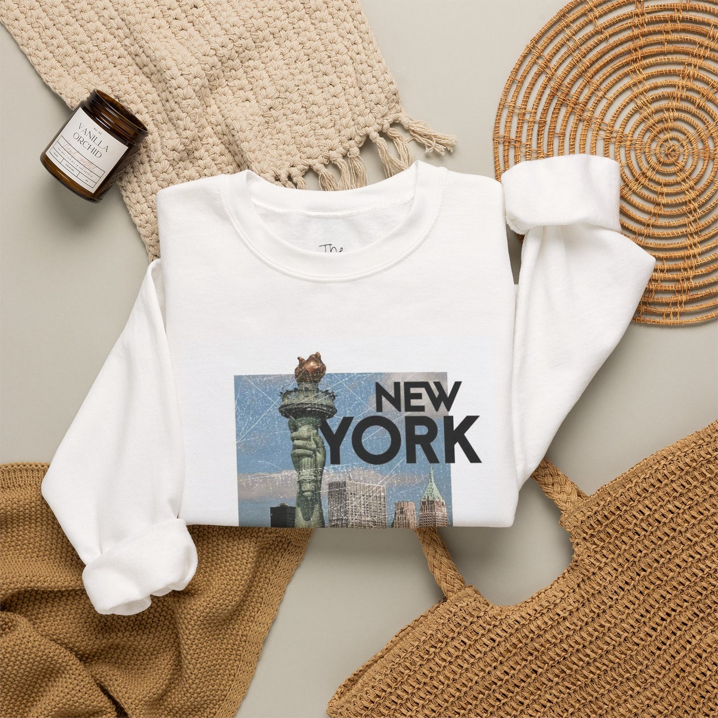 New York Statue of Liberty Crewneck Sweatshirt – The City That Never Sleeps Graphic